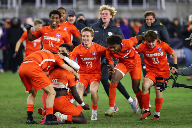 卢克曼的情 卢克曼的情